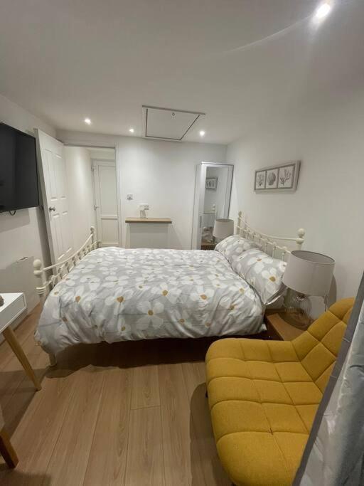 1 Bedroom Guest Suite Near City Centre. Gloucester Exteriér fotografie