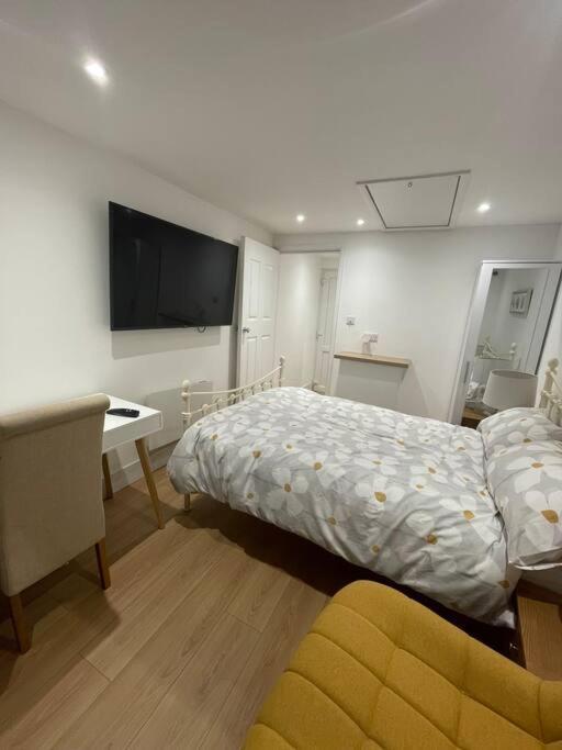 1 Bedroom Guest Suite Near City Centre. Gloucester Exteriér fotografie