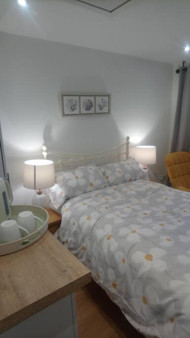 1 Bedroom Guest Suite Near City Centre. Gloucester Exteriér fotografie